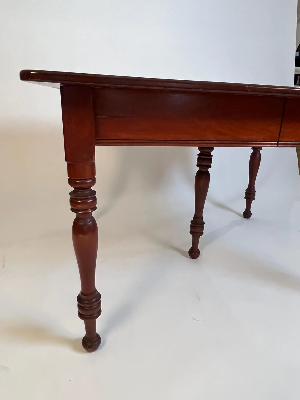Vintage Solid Wood Expandable Dining Table with 7 Leaves – Seats 14, Traditional Boho Style