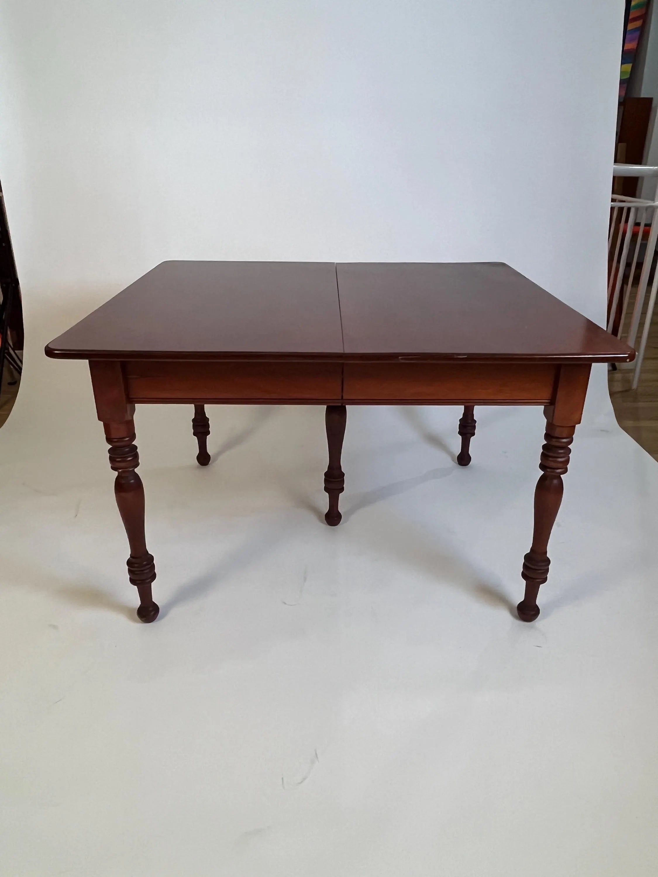 Vintage Solid Wood Expandable Dining Table with 7 Leaves – Seats 14, Traditional Boho Style